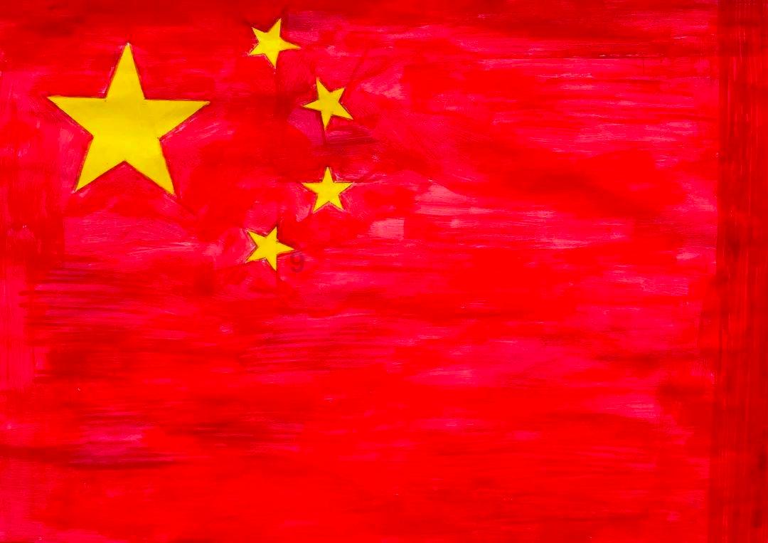 家里两个孩子叛逆不听话，父亲拿出衣架让孩子抽自己